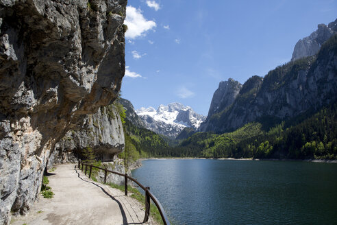 Austria, Upper Austria, Lake Vorderer Gosausee with Dachstein Mountains - WWF003874
