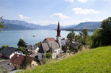 Österreich, Oberösterreich, Blick auf den Attersee am Attersee - WWF003873