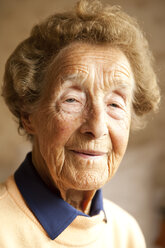 Porträt einer alten Frau - MFRF000466
