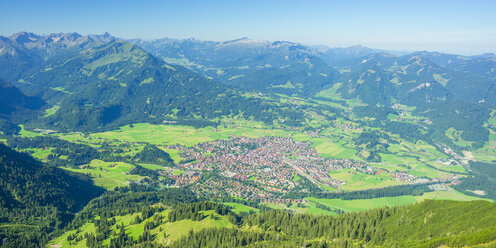 Deutschland, Bayern, Allgäuer Alpen, Allgäu, Blick auf Oberstdorf, Kleines Walsertal, Panorama - WGF000723