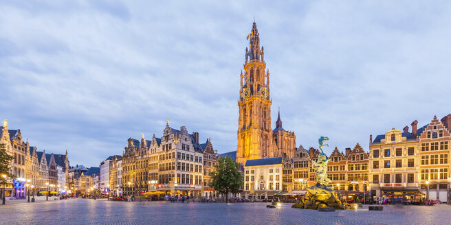 Belgien, Flandern, Antwerpen, Großer Markt, Gildehäuser und Liebfrauenkirche - WDF003273