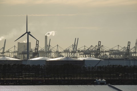Niederlande, Rotterdam, Blick auf den Hafen, lizenzfreies Stockfoto