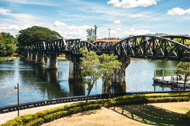 Thailand, Kanchanaburi, view to bridge over River Kwai - EHF000212