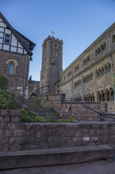 Deutschland, Thüringen, Eisenach, Wartburg am Abend - PVCF000690