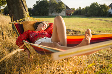 Woman relaxing in a hammock - UUF005657