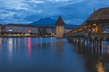 Switzerland, Lucerne, Chapel bridge in the evening, in the background Pilatus mountain - KEBF000248