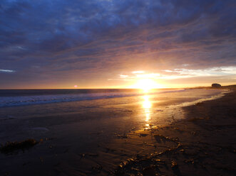 USA, California, San Simeon creek beach, sunset - SBDF002243