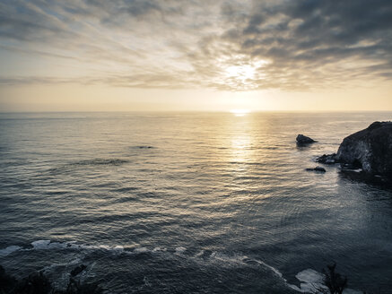 USA, Kalifornien, Pazifikküste, National Scenic Byway, Big Sur, Sonnenuntergang - SBDF002253