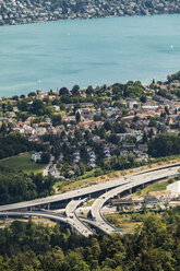 Schweiz, Zürich, eine Straßenkreuzung, Zürichsee und Stadt - BZF000253