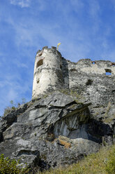 Österreich, Steiermark, Blick auf die Burgruine Steinschloss von unten - HLF000923