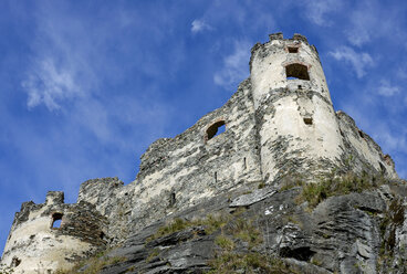 Österreich, Steiermark, Blick auf die Burgruine Steinschloss von unten - HLF000924