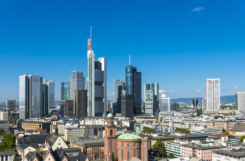 Deutschland, Hessen, Frankfurt am Main, Stadtansicht mit Skyline des Finanzviertels - AMF004251