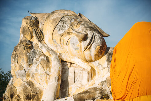 Thailand, Ayutthaya, liegende Buddha-Statue im Wat Lokayasutharam - EHF000239