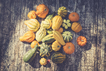 Decorative gourds on wood - ASCF000393