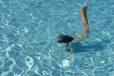 Girl doing a handstand in swimming pool - LBF001207