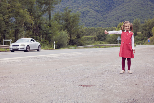 Little girl hitchhiking - XCF000037