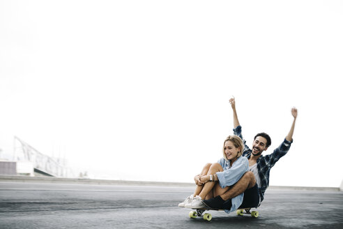 Young couple cruising on a longboard - JRFF000104