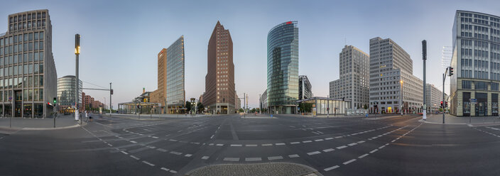 Deutschland, Berlin, Panoramablick auf den Potsdamer Platz am frühen Morgen - NKF000414