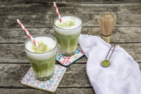 Zwei Gläser Matcha Latte - SARF002149