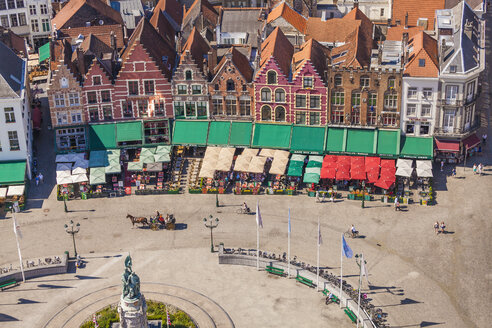 Belgien, Flandern, Brügge, Altstadt, Blick auf den Grote Markt - WDF003299