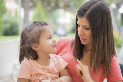 Woman talking to her little daughter - ERLF000037