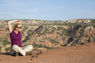 USA, Texas, Palo Duro Canyon State Park, woman resting at Lighthouse Trail - NNF000260