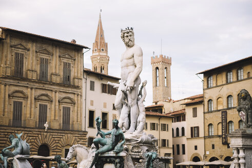 Italien, Florenz, Der Neptunbrunnen auf der Piazza della Signoria vor dem Palazzo Vecchio - GEMF000442