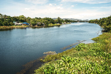 Thailand, Kanchanaburi, Blick auf den Fluss Kwai - EH000245