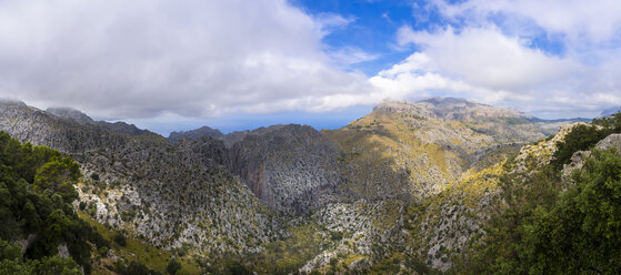 Spanien, Mallorca, Blick auf die Serra de Tramuntana, Panorama - AMF004279