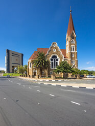 Namibia, Windhoek, Christuskirche und Independence Memorial Museum im Hintergrund - AMF004286