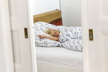Sleeping blond little girl in bedroom - JFEF000721
