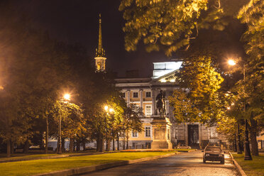 Russland, Sankt Petersburg, Mikhailovsky Schloss bei Nacht - KNTF000086