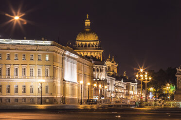 Russia, Saint Petersburg, Palace Square and St. Isaac's Cathedral at night - KNTF000093
