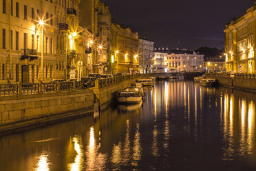 Russland, Sankt Petersburg, Moika-Damm bei Nacht - KNTF000095