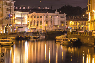 Russland, Sankt Petersburg, Moika-Damm bei Nacht - KNTF000096