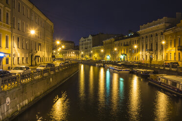 Russland, Sankt Petersburg, Moika-Damm bei Nacht - KNTF000097