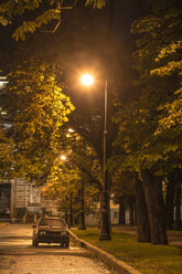 Russia, Saint Petersburg, Car in street at night - KNT000099