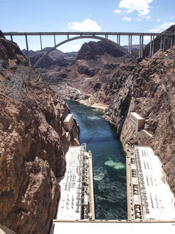 USA, Nevada, Mike O'Callaghan-Pat Tillman-Gedenkbrücke, Kraftwerk am Colorado River, Blick vom Hoover-Damm - SBD002269