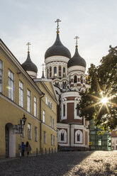 Estland, Tallinn, Bettlerin auf der Treppe des Palastes - MELF000074