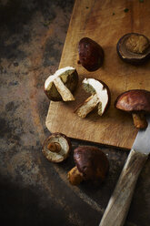 Sliced and whole Bay Boletus - KSWF001593