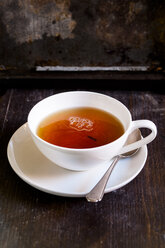 Black tea in white porcellain cup - SBDF002276