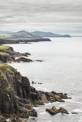 Ireland, County Kerry, Dingle Peninsula, View to Atlantic coast - ELF001599