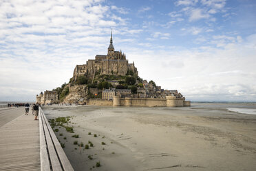 France, view to Mont Saint-Michel at low tide - MYF001148