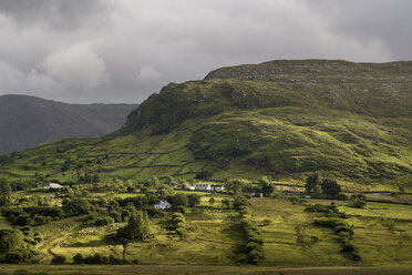 Ireland, County Galway, View of hills of Connemara, lighting mood - ELF001626