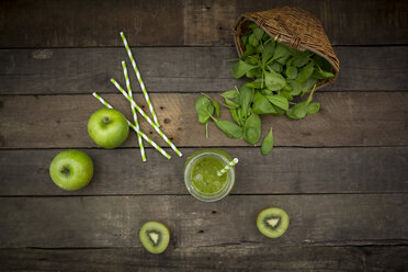 Glass of apple kiwi spinach smoothie and ingredients - LVF003965