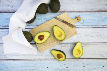 Whole and sliced avocado - LVF003973