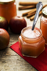 Glass of homemade applesauce - MIDF000697