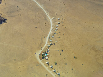 Namibia, Namib-Wüste, Luftaufnahme eines Wüstencamps - AMF004342