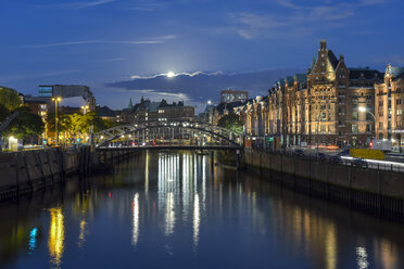 Germany,Hamburg, historical warehouse district, Speicherstadt in the evening - RJF000518