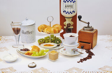 Coffee, fruit and pastries - JTF000696